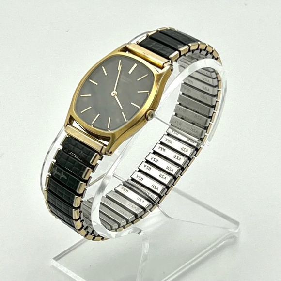 Vintage Seiko  Black and Gold Rectangular Unisex Watch - Picture 4 of 9